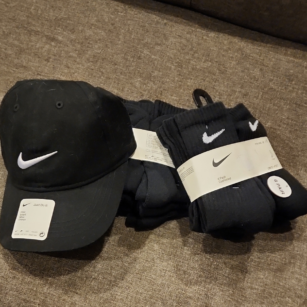 Nike Black Hat and Socks Set